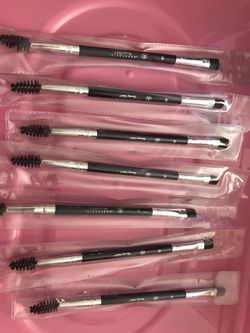 Eyebrow brush