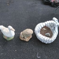 CONCRETE OUTDOOR FIGURES. READ DETAILS 