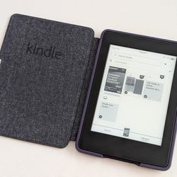 Amazon Kindle Paperwhite E-book Reader Wi-Fi with original Smart Cover / Magnetic Sleep-Wake Cover