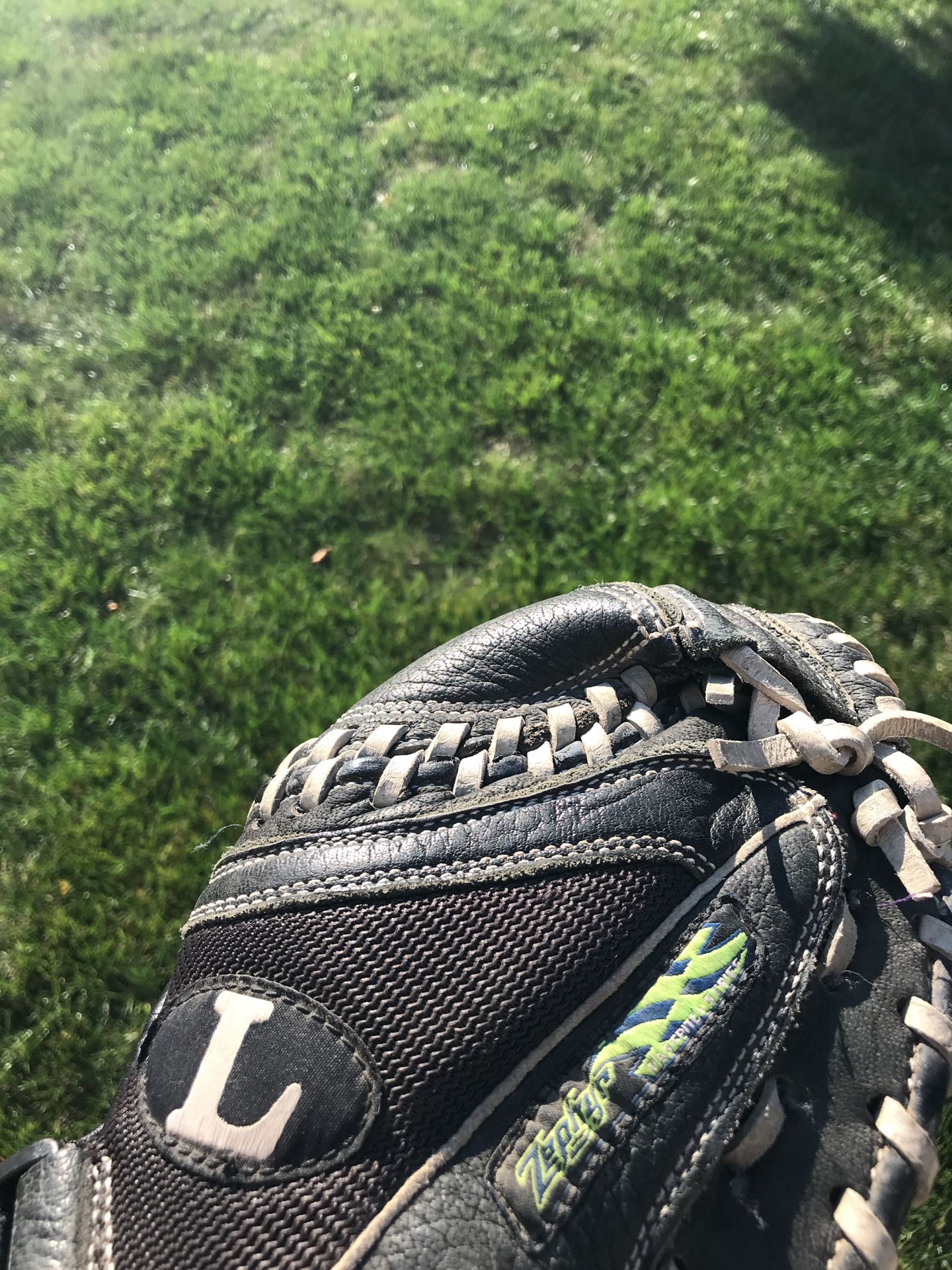 Louisville Slugger Zephyr Buffalo leather fastpitch softball glove mitt