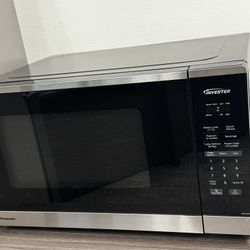 MUST SELL – Panasonic Inverter Microwave – $120 🔥
