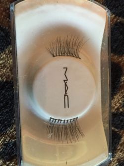 Mac lashes in box