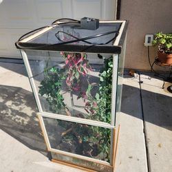 Terrarium / Reptile Enclosure + Automatic Mister + Gecko Food