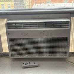 LG Window Air Conditioning Unit w/ Dehumidifier 