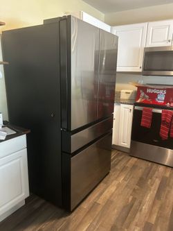 2025 Samsung fridge, great condition