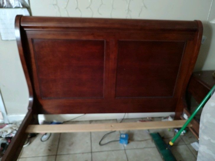 Sleigh Bed