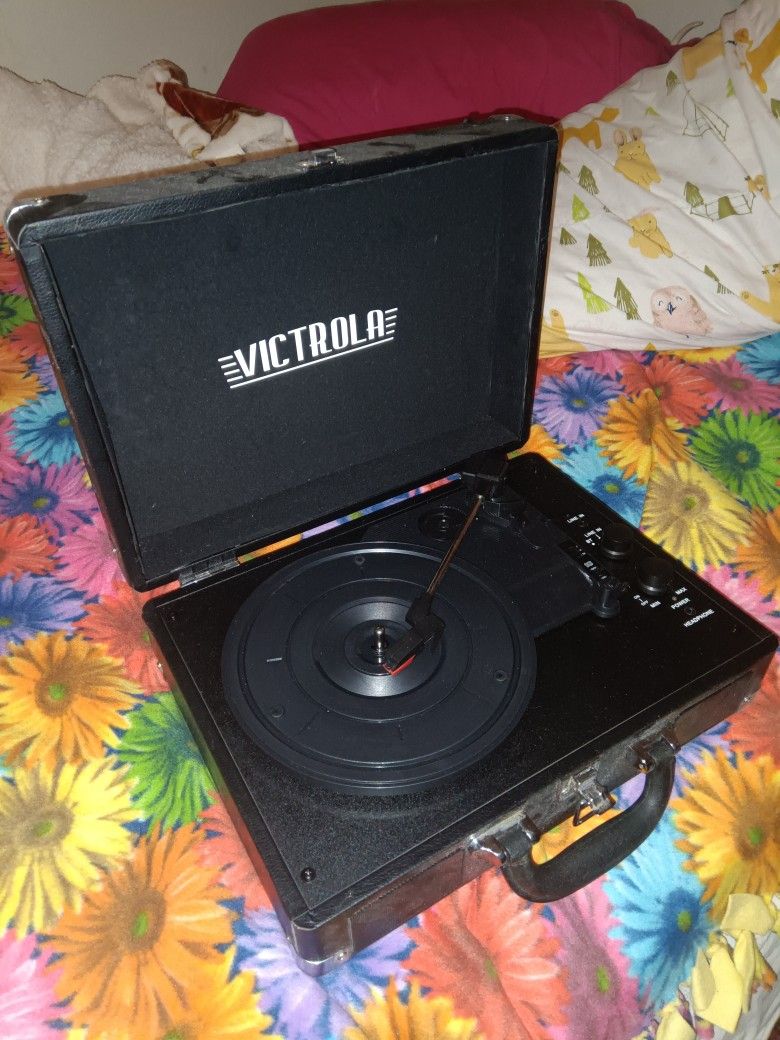 Samson PSO1 Mic Pop Filter w/ 12" Gooseneck , Victrola Record Player And Microphone
