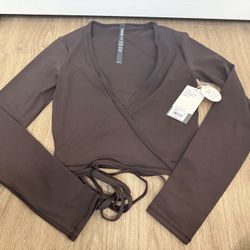 Brand New Vuori Wrap Top in French Roast Size XS