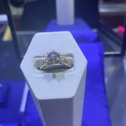 14KT Gold Diamond Ring 