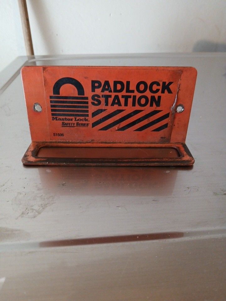 VINTAGE PADLOCK STATION