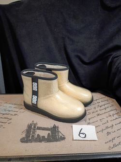 UGG BOOTS