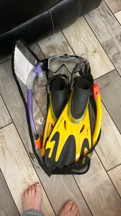 Snorkeling set with extra snorkel