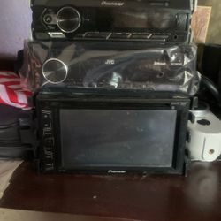 Pioneer CD And Bluetooth.  Radios 50 Y 100