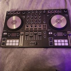 TRAKTOR DJ turntable