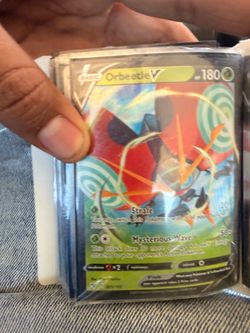 Orbeetle V Pokémon Trading Card
