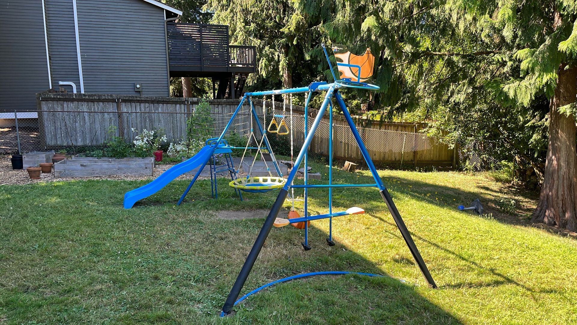 Free Backyard Playground Set in S. Everett