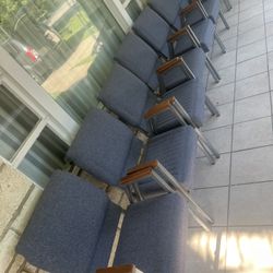 Set of 8 stackable chairs