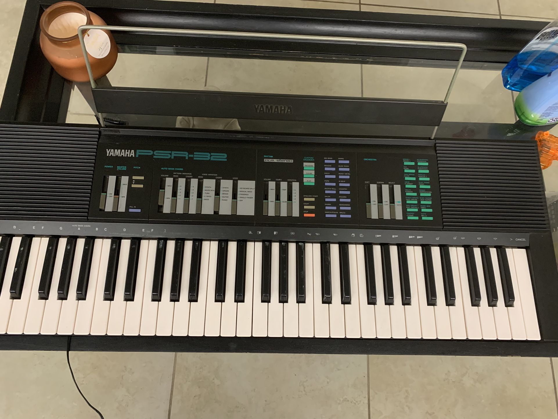 Yamaha PSR-32 61-Key Keyboard / Synthesizer with Power Supply