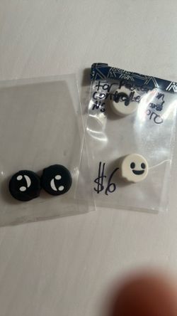Geekshare Smiley Face Thumb Grip Black Or White 