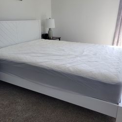 Queen Platform Bed with mattress - Wood Frame and Headboard