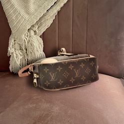 Louis Vuitton shell monogram top handle bag 🐚 🧜‍♀️ From