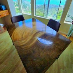 E Swirl Dining Table 