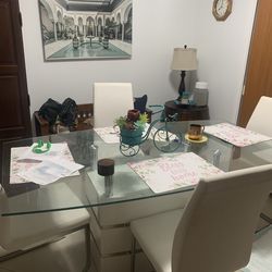 Dinning room set table with four chairs