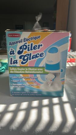 Snow cone maker