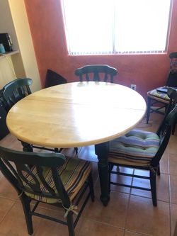 Kitchen Table with 6 chairs and cushions