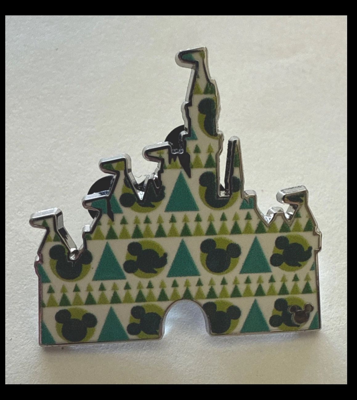 Disney Pin Disneyland Castle Mickey Mouse Green Hidden Mickey Disney Wave B 2025 Mystery Pack