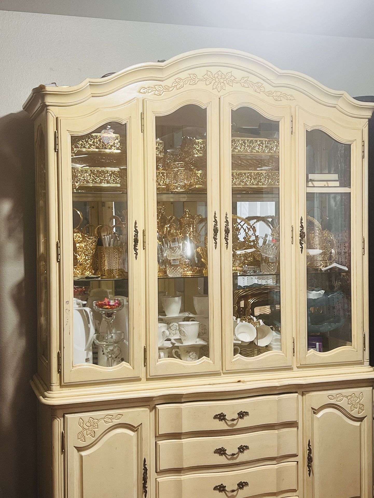 Cupboard/ cabinet