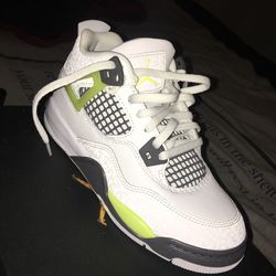 Jordans retro 4 size 2Y