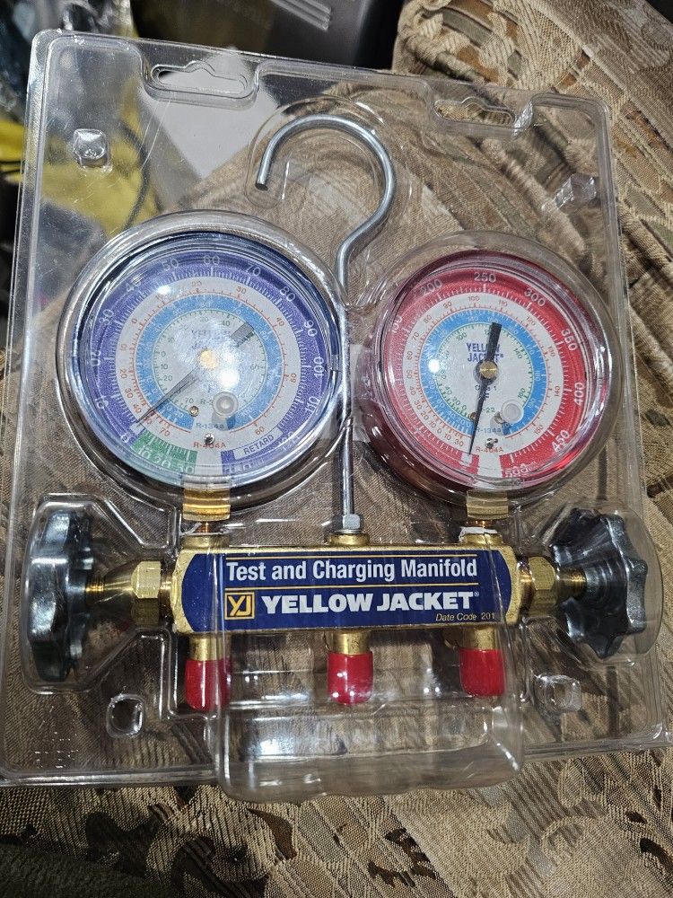 Yellow Jacket 41712 2 Valve Charging Manifold. Forged body is solid brass for durability. Full porting maximizes capacity. Metal , NEW