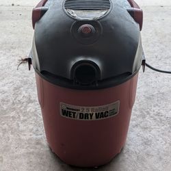 2.5 gallon wet/dry vacuum with hose