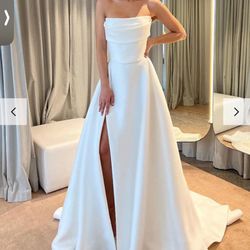 Wedding Dress New- Open Box 350$