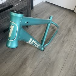 Crew Frame Size 27.5 (pick up only)