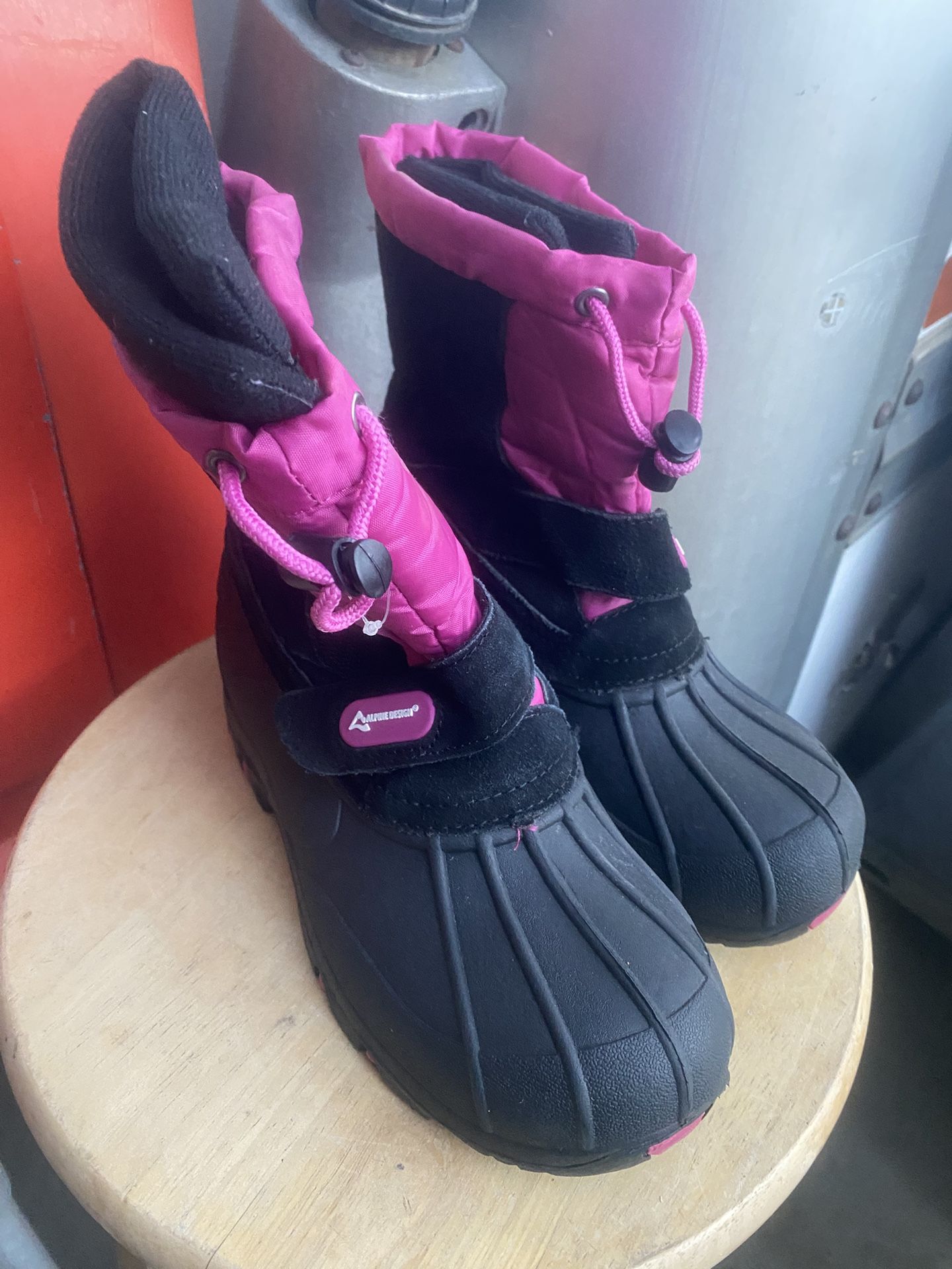 Snow Boots Size 4