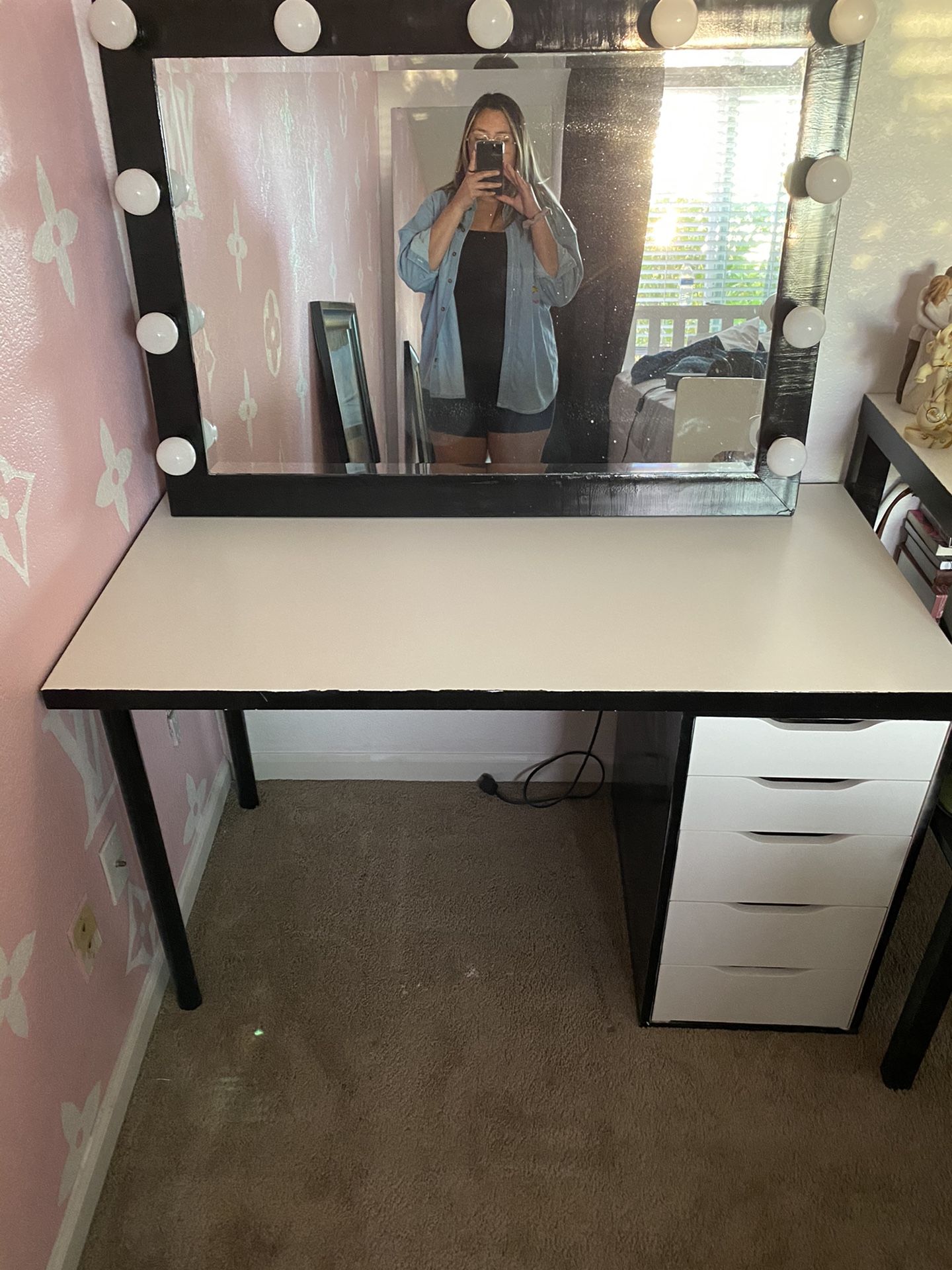 Vanity mirror & desk for Sale in Mesa, AZ OfferUp