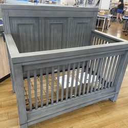 Manchester 4 in 1 convertible Crib (still In Box Never Opened) 