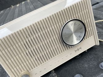 Vintage Tube Radio Player