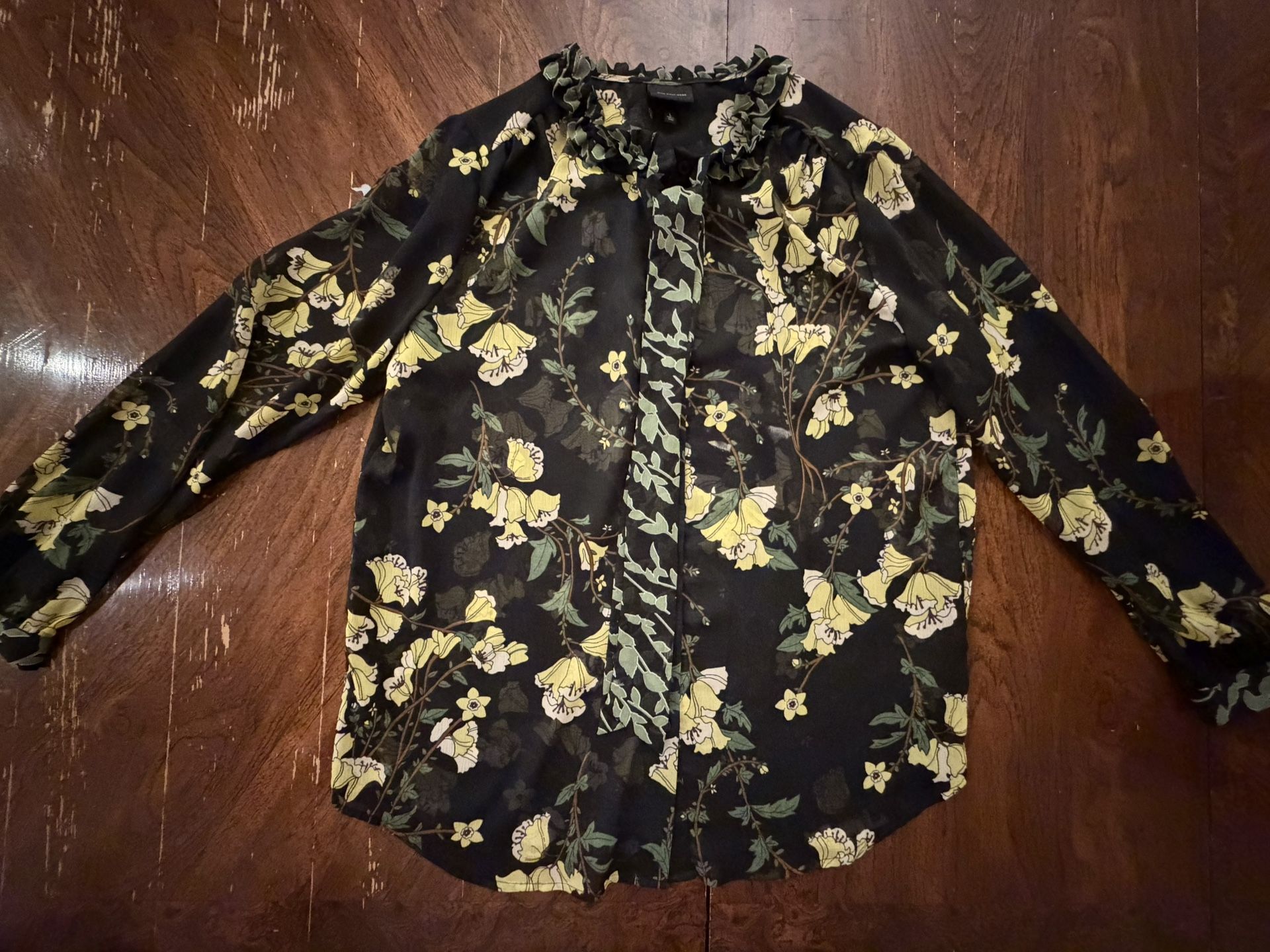 WHO WHAT WEAR RUFFLE NECK SHEER BLOUSE L BLACK GREEN YELLOW FLORAL LEAF EUC