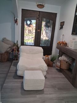 ELEGANT & SOFT SOFA CHAIR