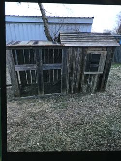 Handcrafted Extra Large Chicken Coop.    $200 Cash.    Del Valle.    Elroy Area.    