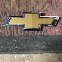 Front Chevy grill emblem