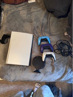 ps5 disc edition with three controllers