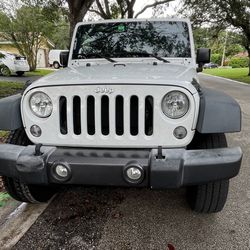 WHITE Wrangler JEEP 2015 / 105k Miles