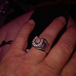 HORSESHOE SILVER RING