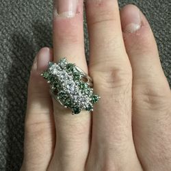 woman’s 14k white gold 5 carats natural VS diamond waterfall ring!