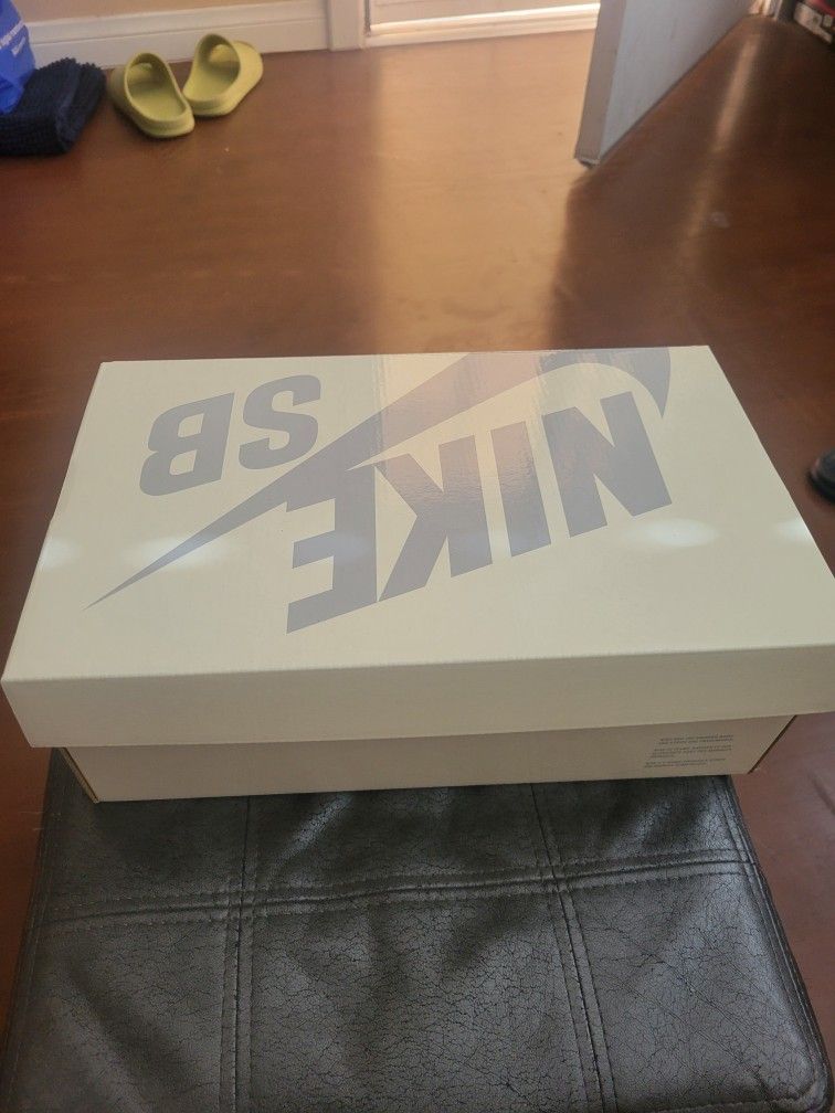 Jordan Sb Riots Size 8.5 M