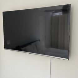 44” TV And Wall Mount